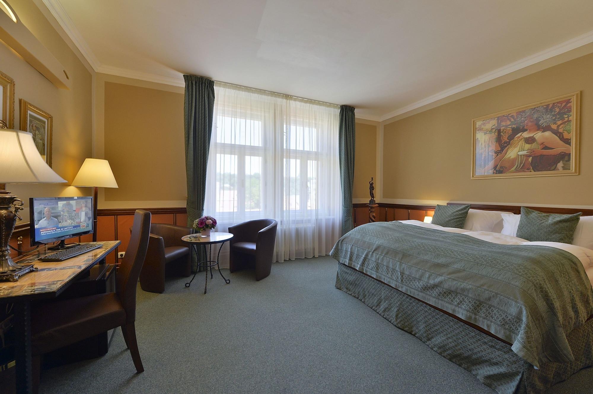 Hastal Old Town Otel 4*