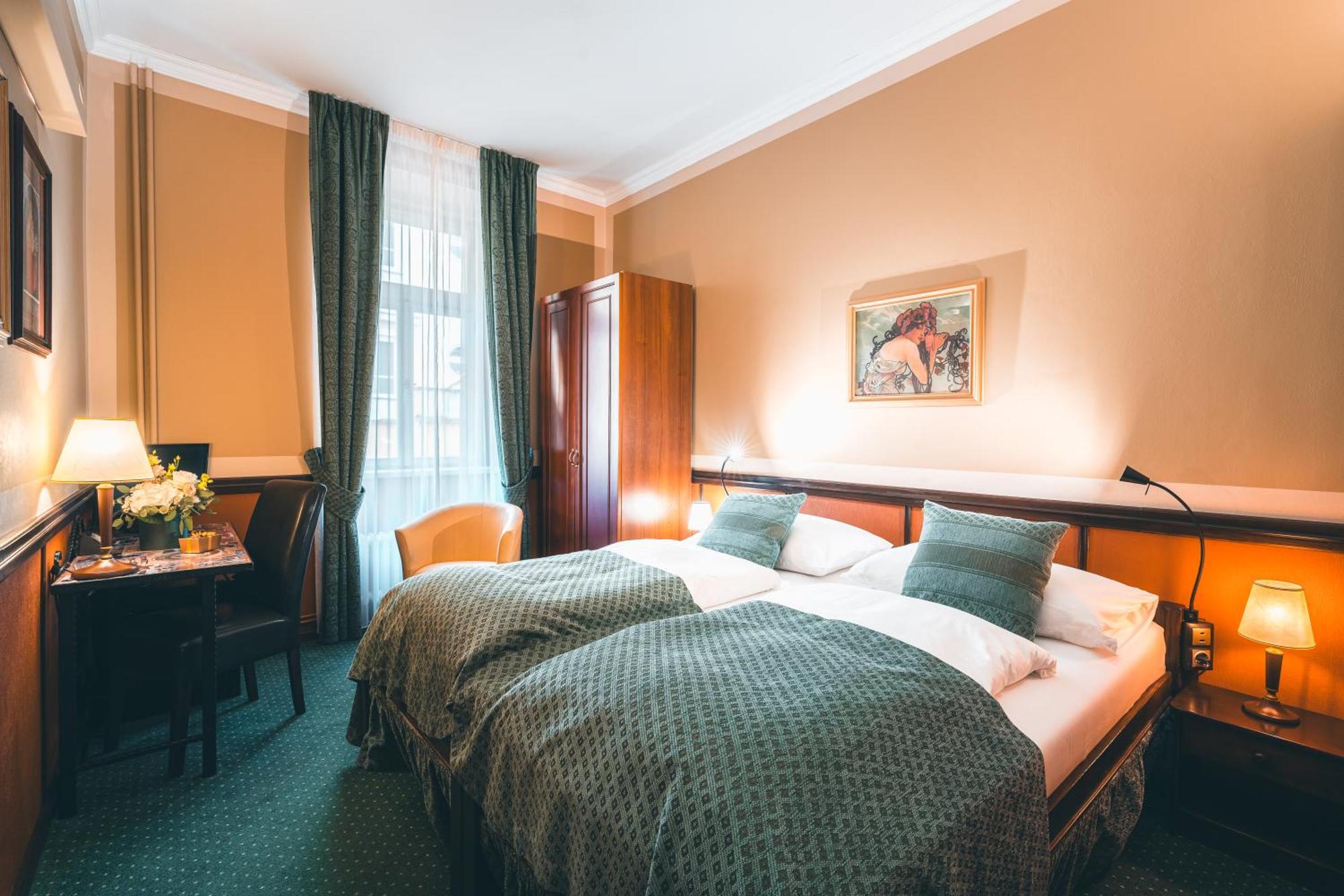 Hastal Old Town Otel 4*